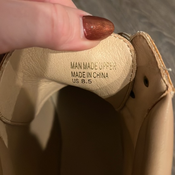 Lug sole boots - Picture 5 of 8